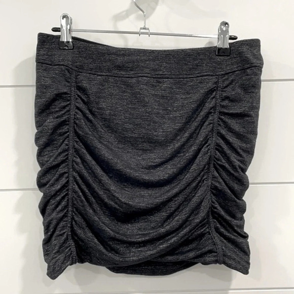 Athleta Dresses & Skirts - Athleta Charcoal Grey Ruched Skirt Size S